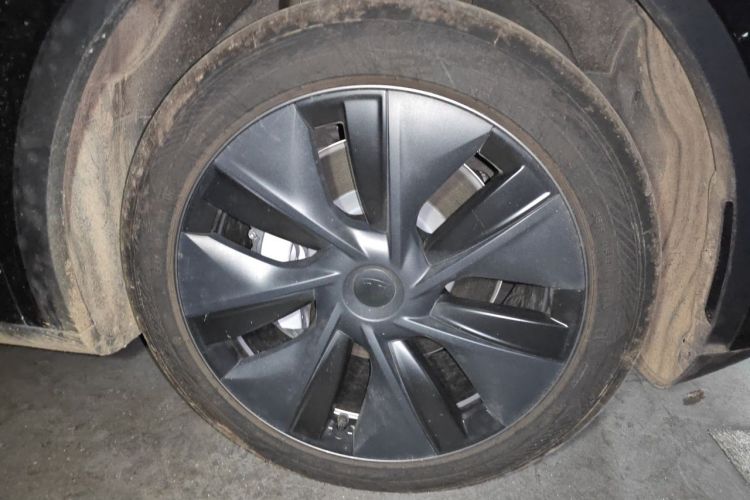 Used Tesla Model Y 2023 Rear-Wheel-Drive Version Right Front Wheel Hub