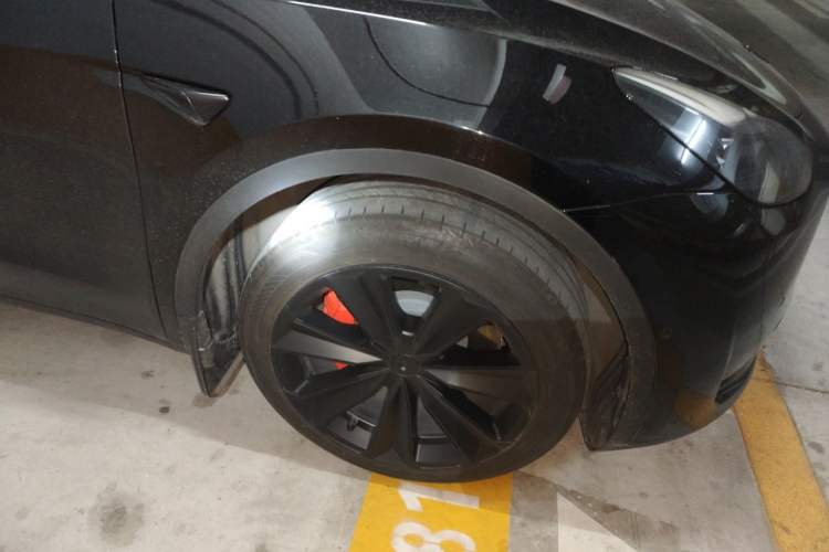 Used Tesla Model Y 2023 Rear-Wheel-Drive Version Right Front Wheel Hub