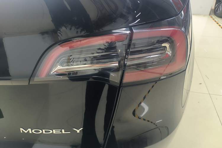 Used Tesla Model Y 2023 Rear-Wheel-Drive Version Right Rear Taillight