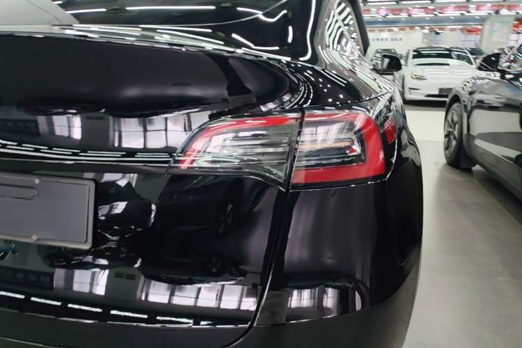 Used Tesla Model Y 2023 Long-Range All-Wheel-Drive Version Right Rear Taillight
