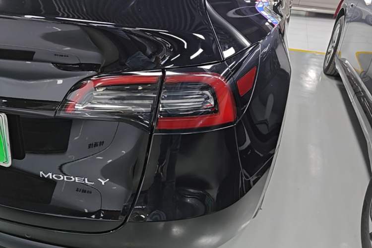 Used Tesla Model Y 2023 Long-Range All-Wheel-Drive Version Right Rear Taillight
