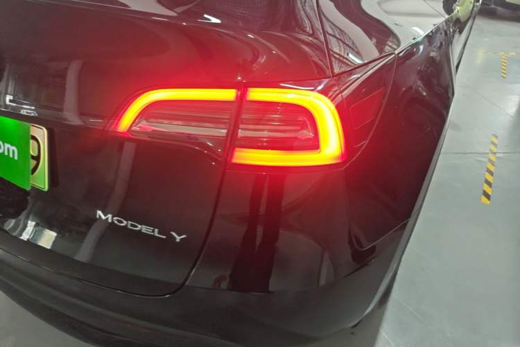 Used Tesla Model Y 2023 Rear-Wheel-Drive Version Right Rear Taillight