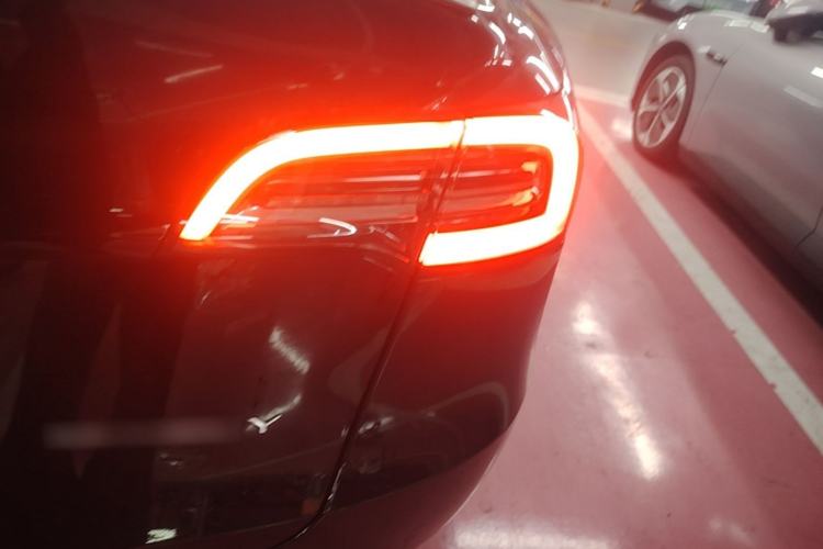 Used Tesla Model Y 2023 Long-Range All-Wheel-Drive Version Right Rear Taillight