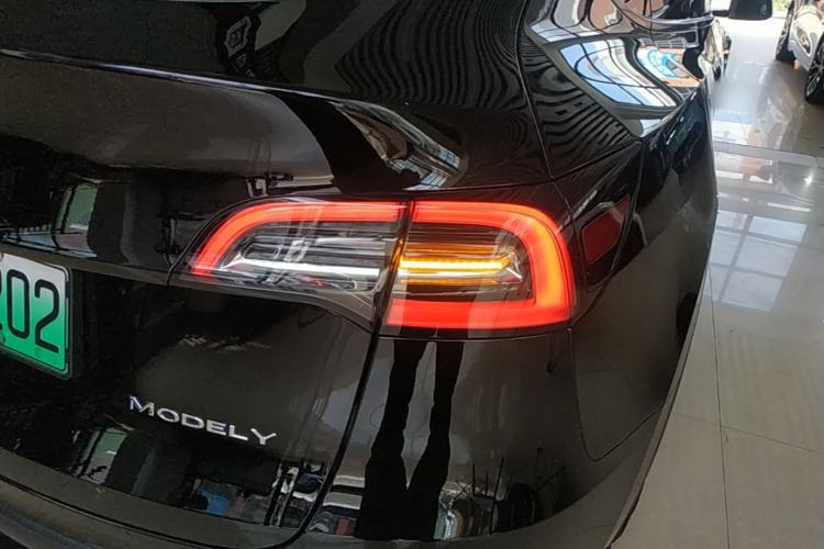 Used Tesla Model Y 2023 Rear-Wheel-Drive Version Right Rear Taillight