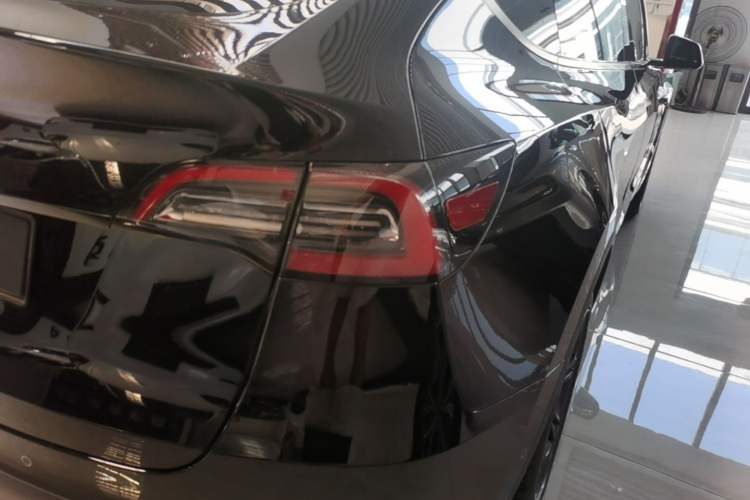 Used Tesla Model Y 2023 Long-Range All-Wheel-Drive Version Right Rear Taillight