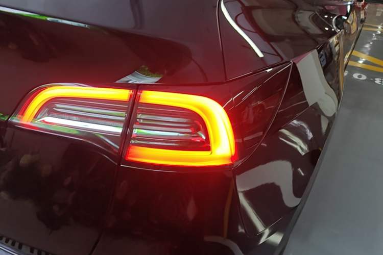 Used Tesla Model Y 2023 Rear-Wheel-Drive Version Right Rear Taillight