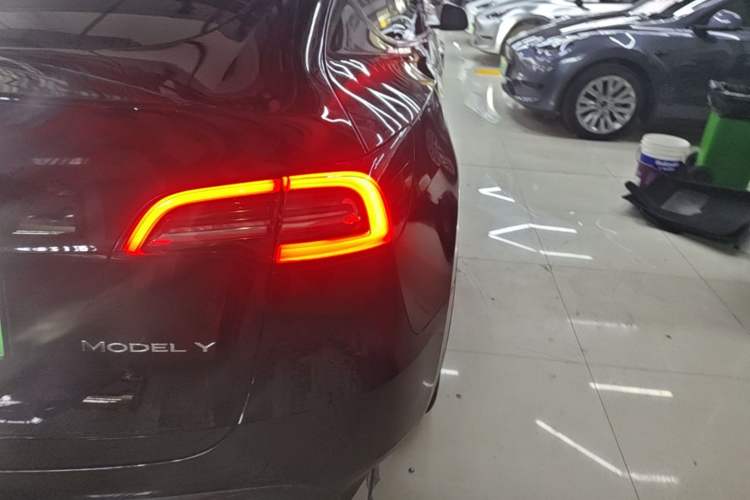 Used Tesla Model Y 2023 Rear-Wheel-Drive Version Right Rear Taillight