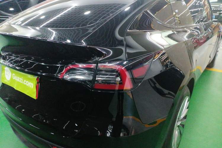 Used Tesla Model Y 2023 Long-Range All-Wheel-Drive Version Right Rear Taillight