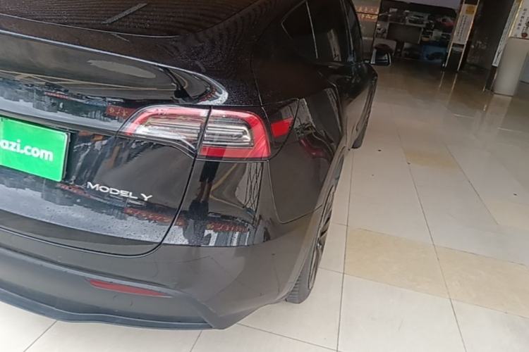 Used Tesla Model Y 2023 Long-Range All-Wheel-Drive Version Right Rear Taillight