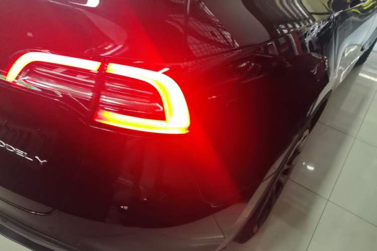 Used Tesla Model Y 2023 Long-Range All-Wheel-Drive Version Right Rear Taillight