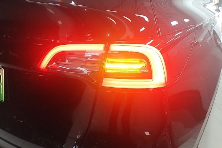 Used Tesla Model Y 2023 Rear-Wheel-Drive Version Right Rear Taillight