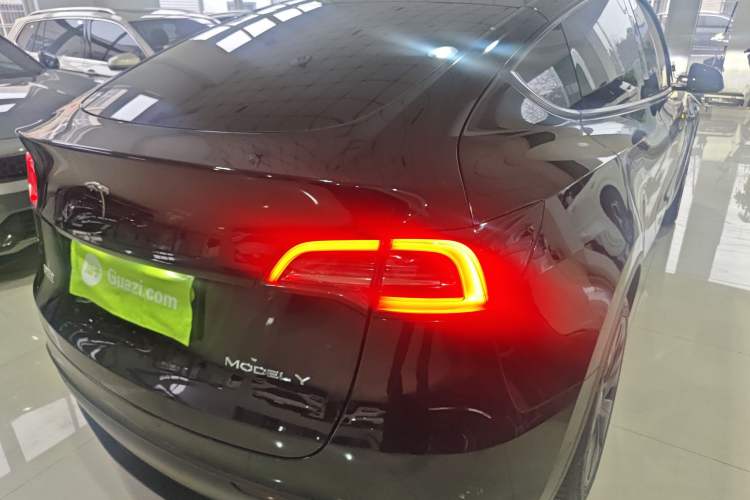 Used Tesla Model Y 2023 Long-Range All-Wheel-Drive Version Right Rear Taillight