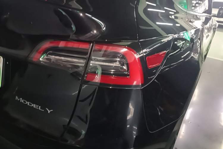 Used Tesla Model Y 2023 Rear-Wheel-Drive Version Right Rear Taillight