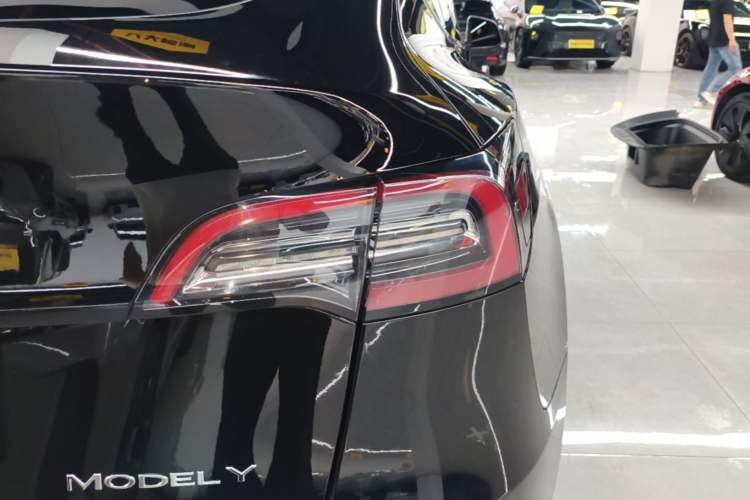 Used Tesla Model Y 2023 Long-Range All-Wheel-Drive Version Right Rear Taillight