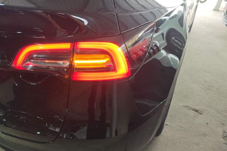 Used Tesla Model Y 2023 Rear-Wheel-Drive Version Right Rear Taillight