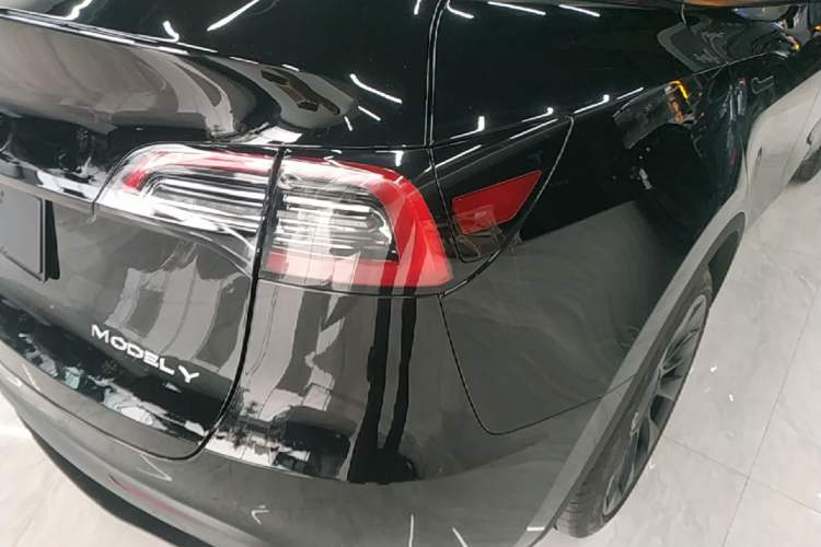 Used Tesla Model Y 2023 Rear-Wheel-Drive Version Right Rear Taillight