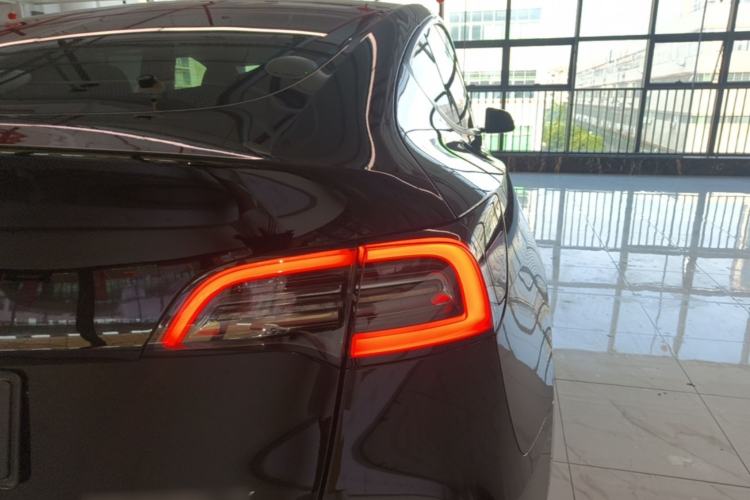 Used Tesla Model Y 2023 Rear-Wheel-Drive Version Right Rear Taillight