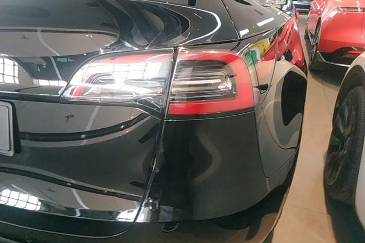 Used Tesla Model Y 2023 Rear-Wheel-Drive Version Right Rear Taillight