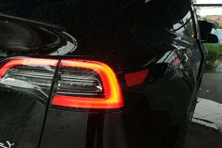 Used Tesla Model Y 2023 High-Performance All-Wheel-Drive Version Right Rear Taillight