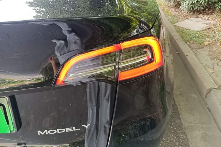 Used Tesla Model Y 2023 Rear-Wheel-Drive Version Right Rear Taillight