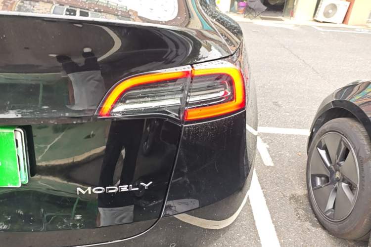 Used Tesla Model Y 2023 Rear-Wheel-Drive Version Right Rear Taillight