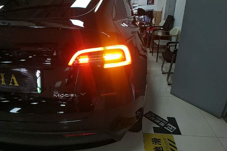 Used Tesla Model Y 2023 Rear-Wheel-Drive Version Right Rear Taillight
