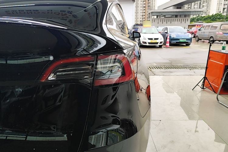 Used Tesla Model Y 2023 Long-Range All-Wheel-Drive Version Right Rear Taillight