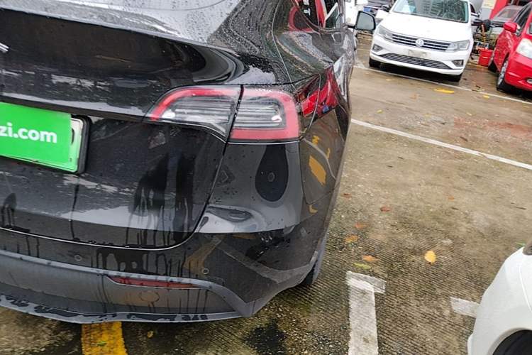 Used Tesla Model Y 2023 Long-Range All-Wheel-Drive Version Right Rear Taillight
