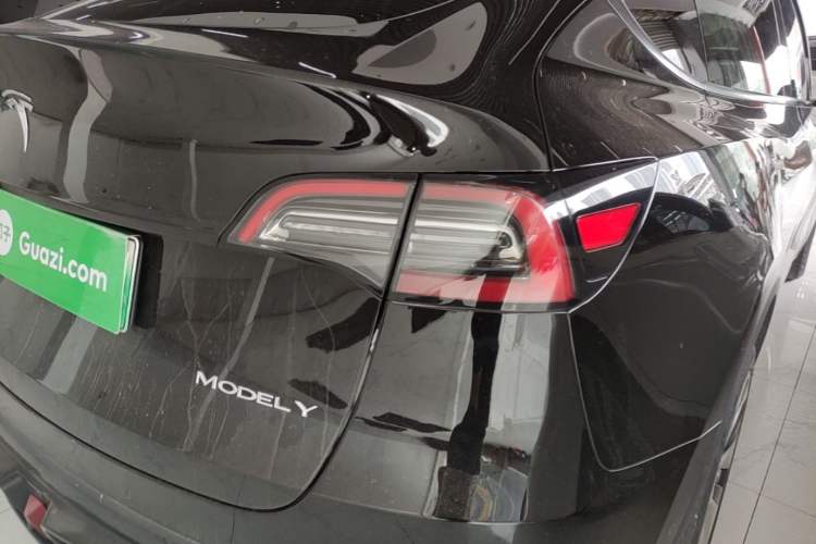 Used Tesla Model Y 2023 Long-Range All-Wheel-Drive Version Right Rear Taillight