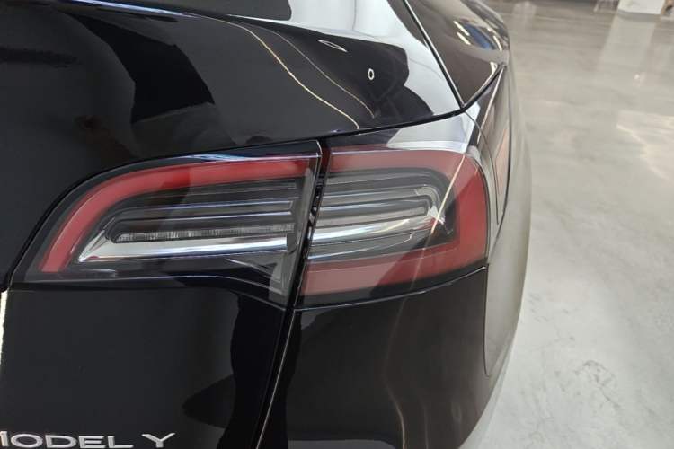 Used Tesla Model Y 2023 Rear-Wheel-Drive Version Right Rear Taillight