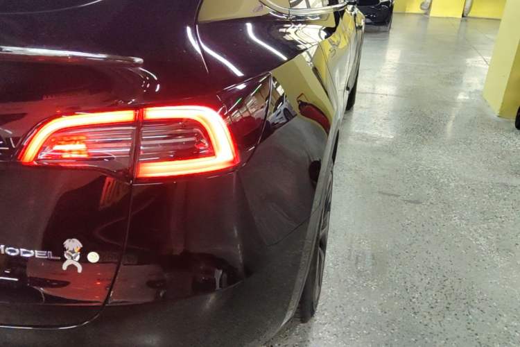 Used Tesla Model Y 2023 Long-Range All-Wheel-Drive Version Right Rear Taillight