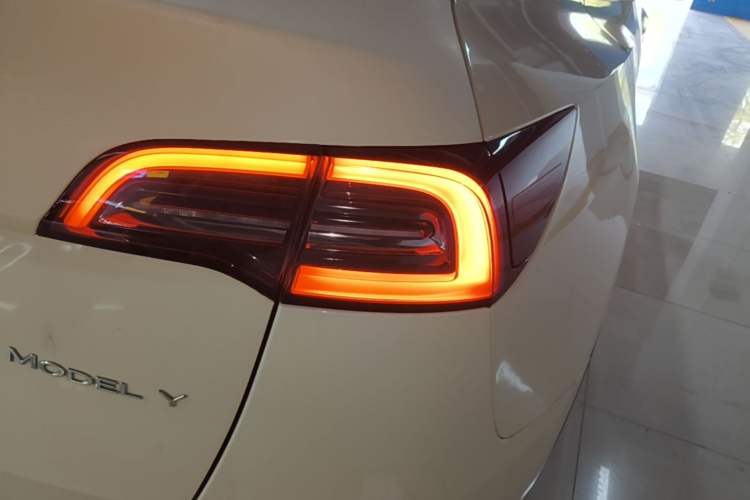 Used Tesla Model Y 2023 Rear-Wheel-Drive Version Right Rear Taillight