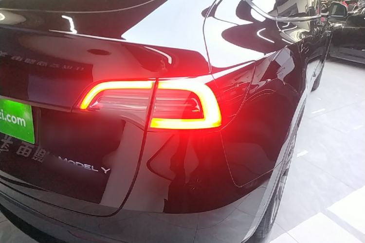 Used Tesla Model Y 2023 Long-Range All-Wheel-Drive Version Right Rear Taillight