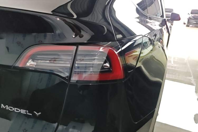 Used Tesla Model Y 2023 Rear-Wheel-Drive Version Right Rear Taillight