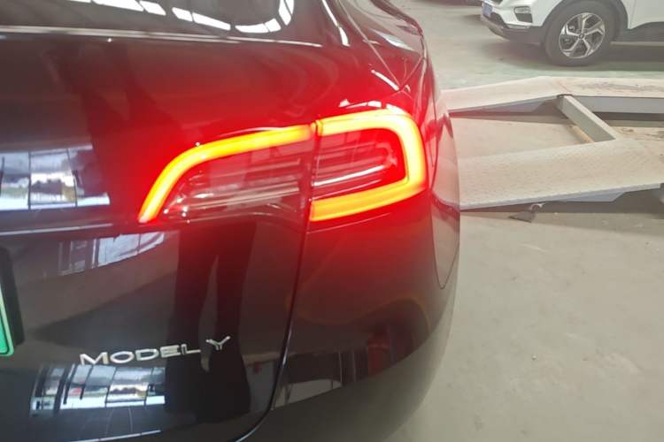 Used Tesla Model Y 2023 Rear-Wheel-Drive Version Right Rear Taillight