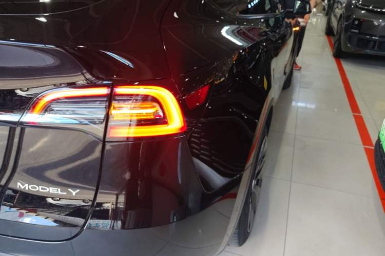 Used Tesla Model Y 2023 Rear-Wheel-Drive Version Right Rear Taillight
