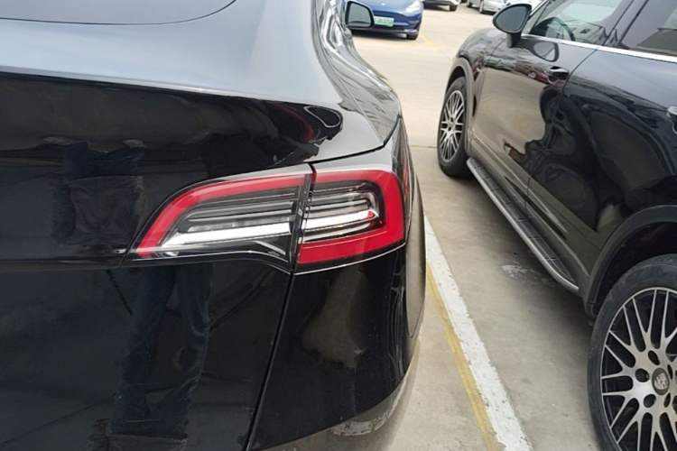 Used Tesla Model Y 2023 Rear-Wheel-Drive Version Right Rear Taillight
