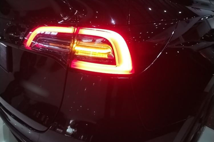 Used Tesla Model Y 2023 Rear-Wheel-Drive Version Right Rear Taillight