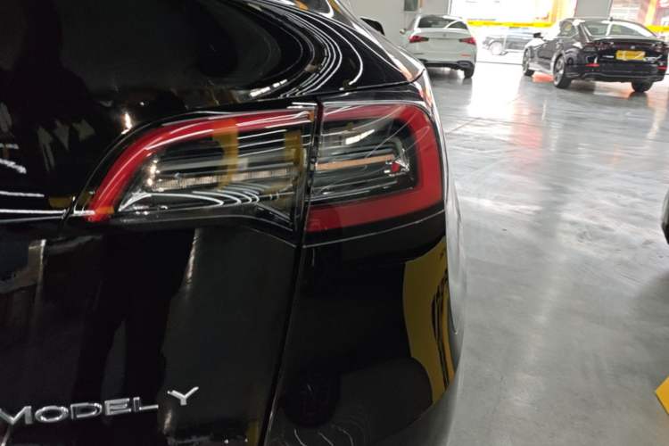 Used Tesla Model Y 2023 Rear-Wheel-Drive Version Right Rear Taillight