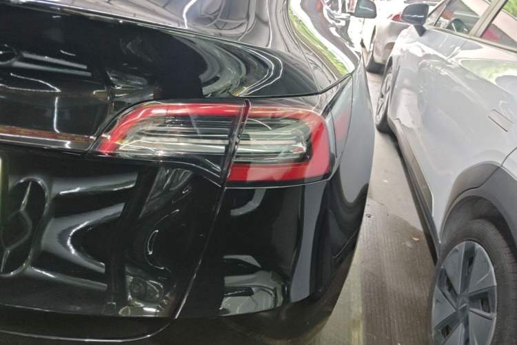 Used Tesla Model Y 2023 High-Performance All-Wheel-Drive Version Right Rear Taillight