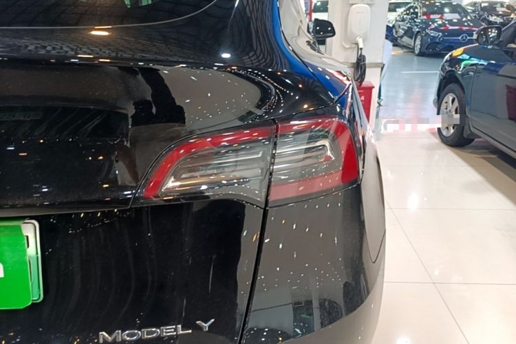 Used Tesla Model Y 2023 Long-Range All-Wheel-Drive Version Right Rear Taillight