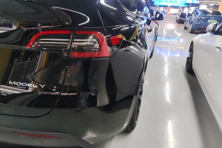 Used Tesla Model Y 2023 Long-Range All-Wheel-Drive Version Right Rear Taillight