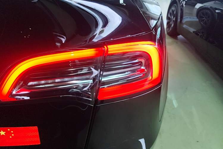 Used Tesla Model Y 2023 Rear-Wheel-Drive Version Right Rear Taillight