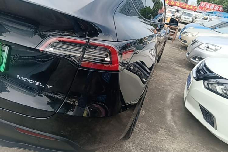 Used Tesla Model Y 2023 Long-Range All-Wheel-Drive Version Right Rear Taillight