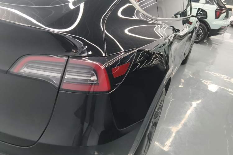 Used Tesla Model Y 2023 Long-Range All-Wheel-Drive Version Right Rear Taillight