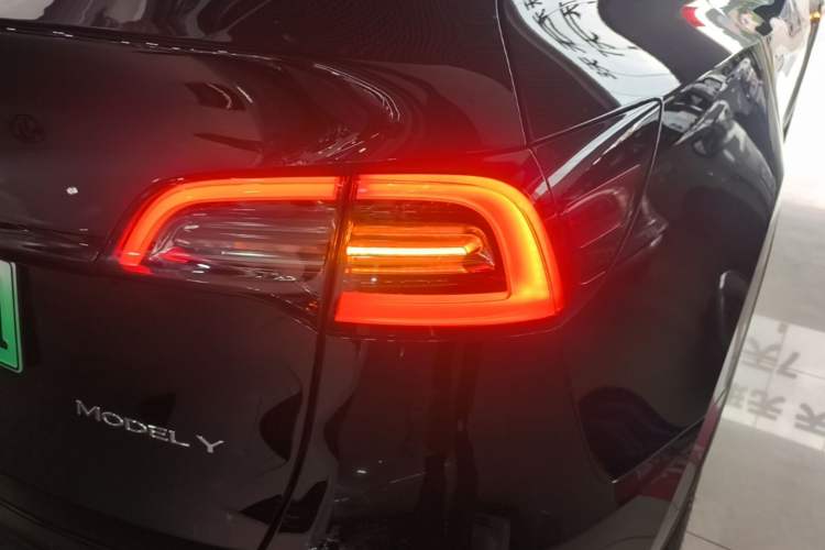 Used Tesla Model Y 2023 Rear-Wheel-Drive Version Right Rear Taillight