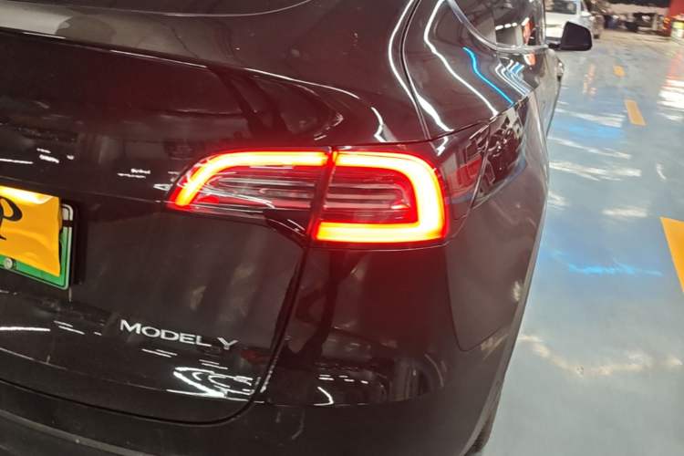 Used Tesla Model Y 2023 Rear-Wheel-Drive Version Right Rear Taillight