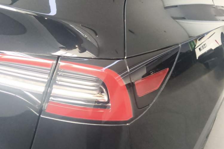 Used Tesla Model Y 2023 Long-Range All-Wheel-Drive Version Right Rear Taillight