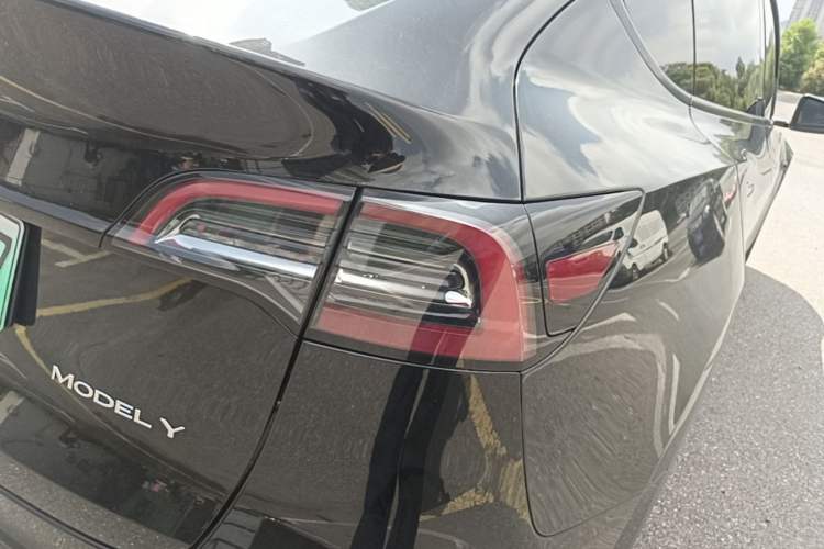 Used Tesla Model Y 2023 Rear-Wheel-Drive Version Right Rear Taillight