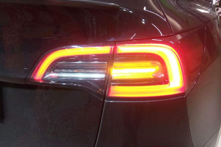 Used Tesla Model Y 2023 High-Performance All-Wheel-Drive Version Right Rear Taillight